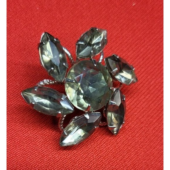 Avon Rhinestone Flower Brooch - Picture 2 of 9